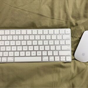 Apple White Keyboard and Mouse Combo